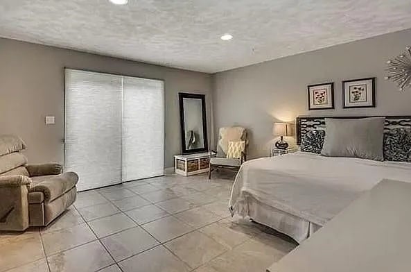 Guest Room (1st Floor) - 1 Olson St