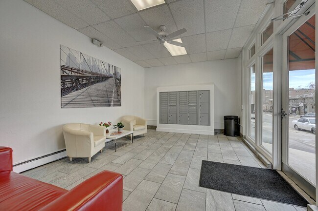 Foto del edificio - Attractive 1-Bedroom Apartment for Rent — Two Month Move-In Special! ? Schedule Your Showing Today!