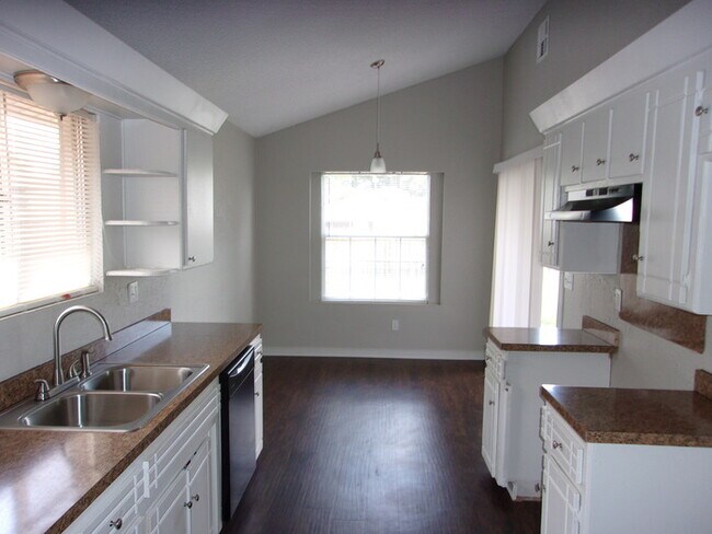 Foto del edificio - 10404 Evergreen Ct