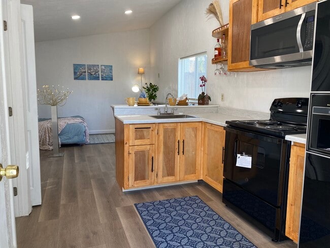 Building Photo - 2506 Cabrillo Dr