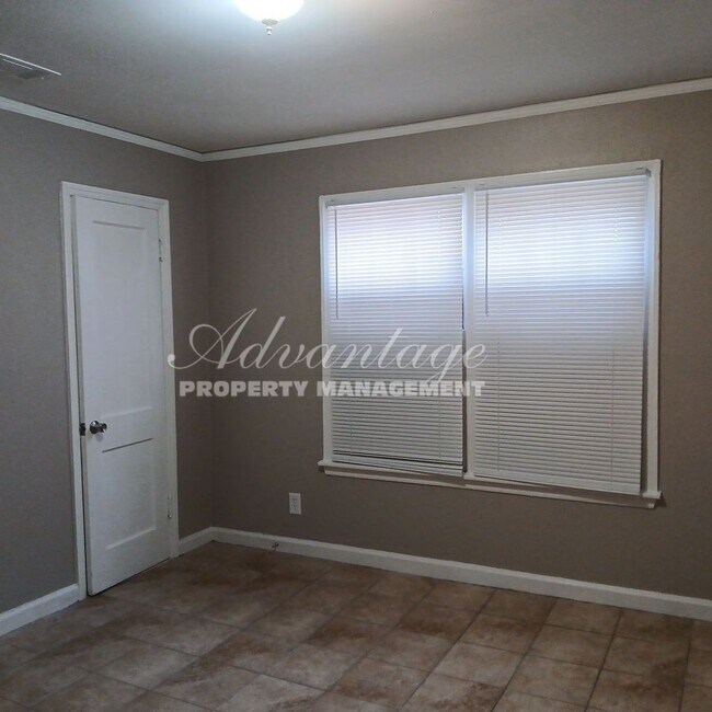 Building Photo - Charming 2 Bedroom | 1 Bath | Berclair - O...