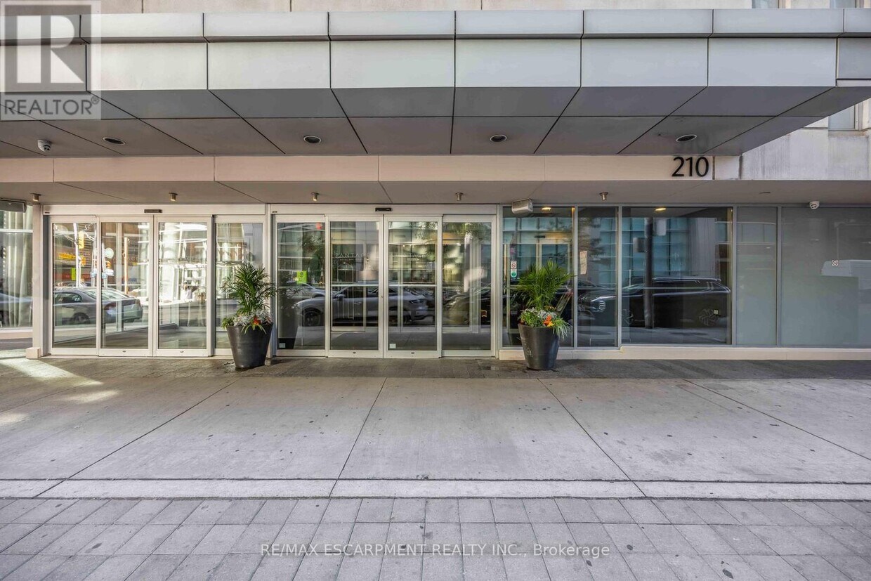 Primary Photo - 210 Victoria St