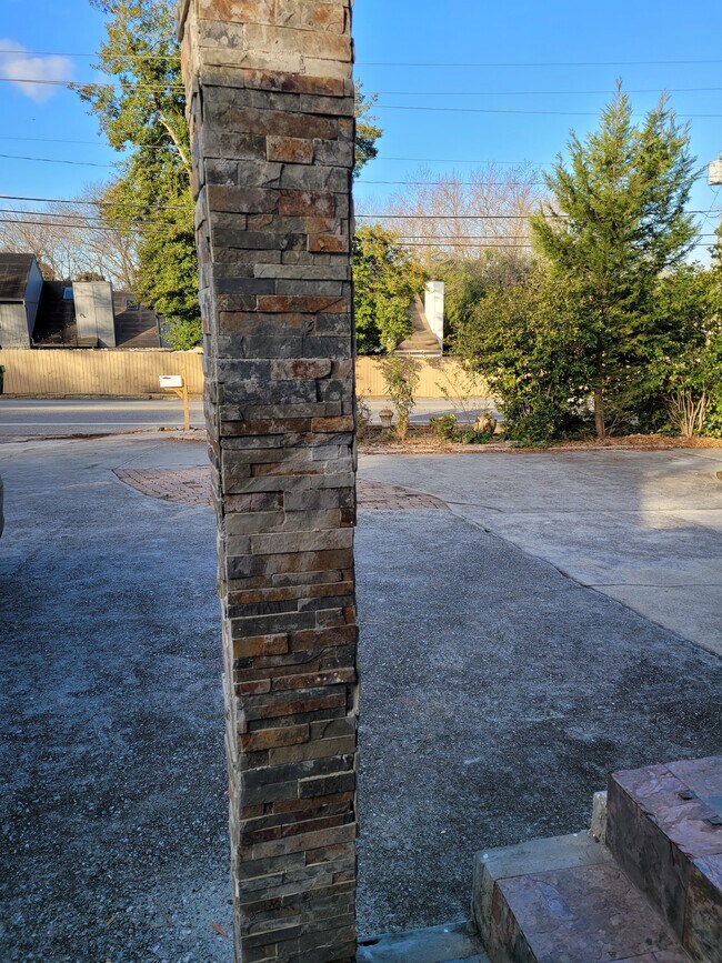 Street view - 1410 N Druid Hills Rd NE