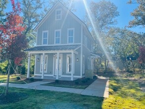 Building Photo - 100 Gardenia Ln