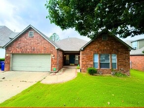 Building Photo - 3404 N Battle Creek Dr