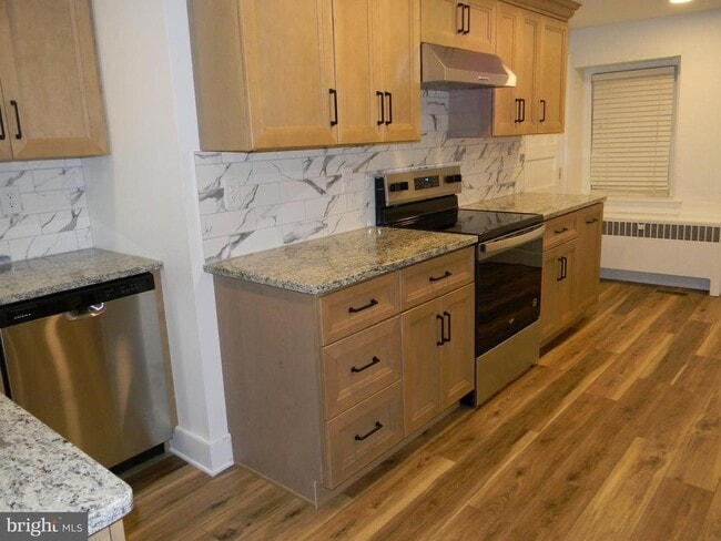 Building Photo - 863 Lombard Rd