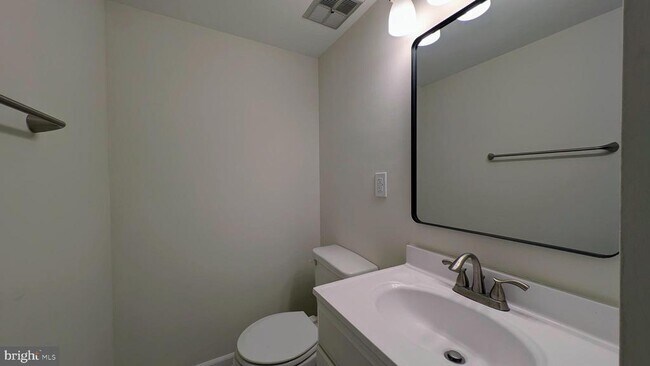 Foto del edificio - 11181 Captain's Walk Ct