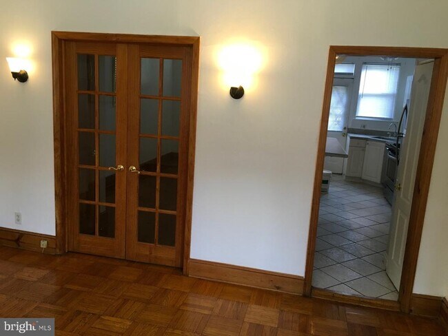 Foto del edificio - 2477 W Cold Spring Ln