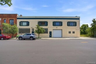 Building Photo - 436 E Milwaukee Ave