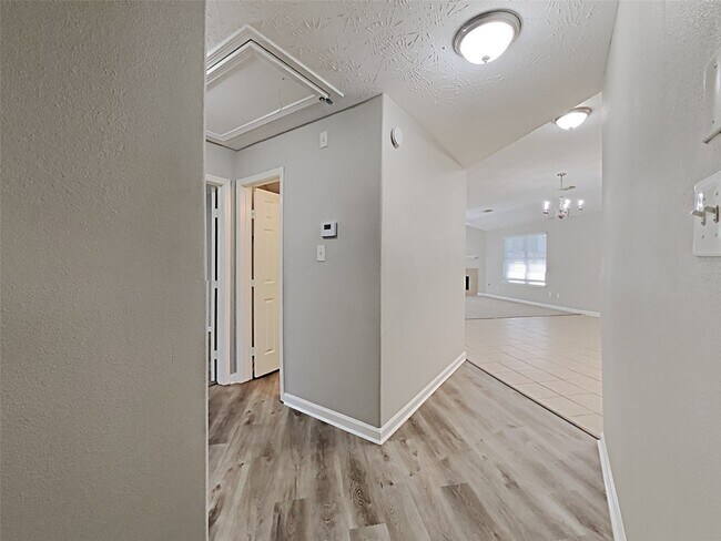 Foto del edificio - 24118 Skywing Ct