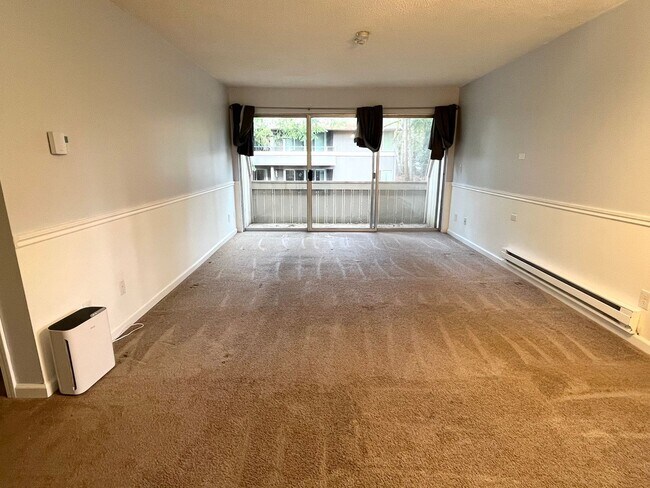 Foto del edificio - 1 bed//1bath Secluded Corner-Unit Condo with Private Deck in Lynnwood