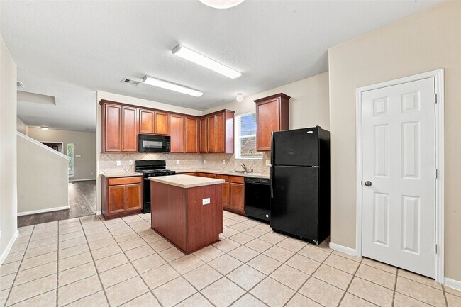 Building Photo - 16726 Vivian Point Ln