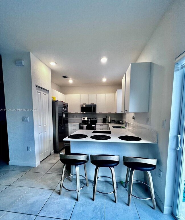 Foto del edificio - 12950 NW 23rd Pl