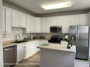 Building Photo - 374 St Andrews Pl