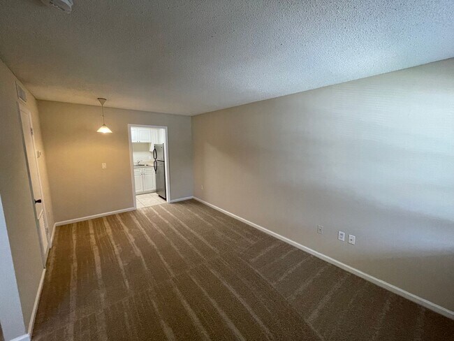 Foto del edificio - Great Location! 1BR/1BA Carrington Park Co...
