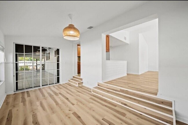 Foto del edificio - 3353 Charles Ave