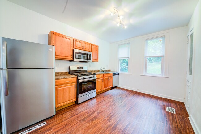 Foto del edificio - AVAILABLE AUGUST 2026 - RENOVATED 2+ Bedroom Home in MT. WASHINGTON!
