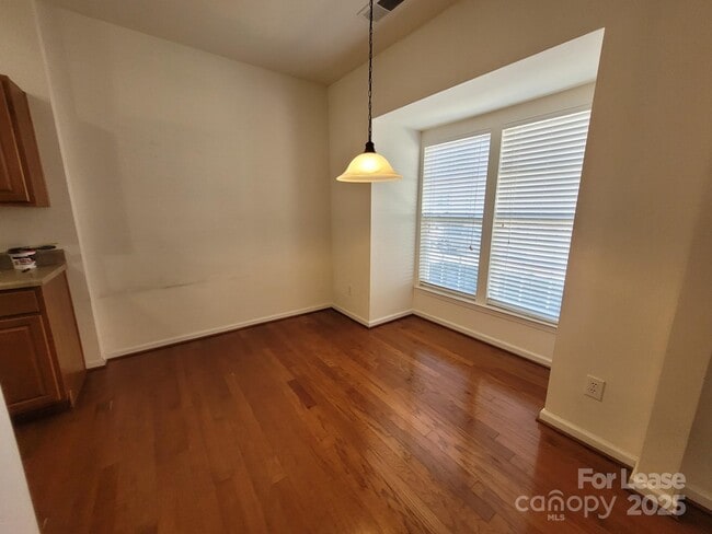 Building Photo - 120 N Arcadian Way