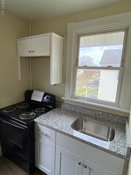 Building Photo - 3016 Somme Ave