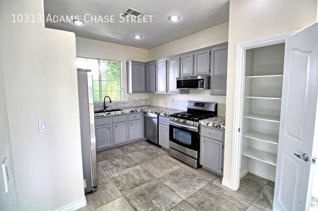 Foto del edificio - 10313 Adams Chase St