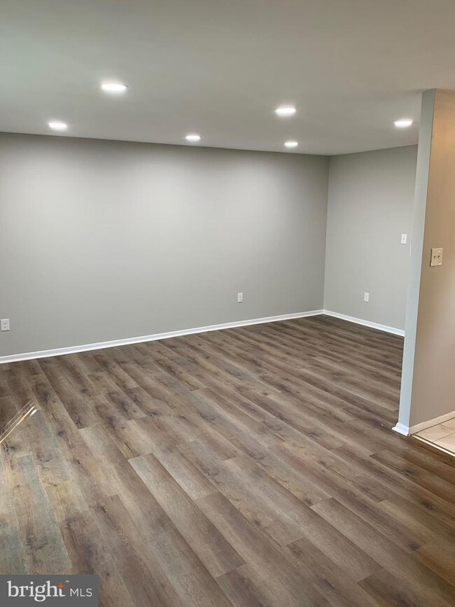 Building Photo - 20 Kern St