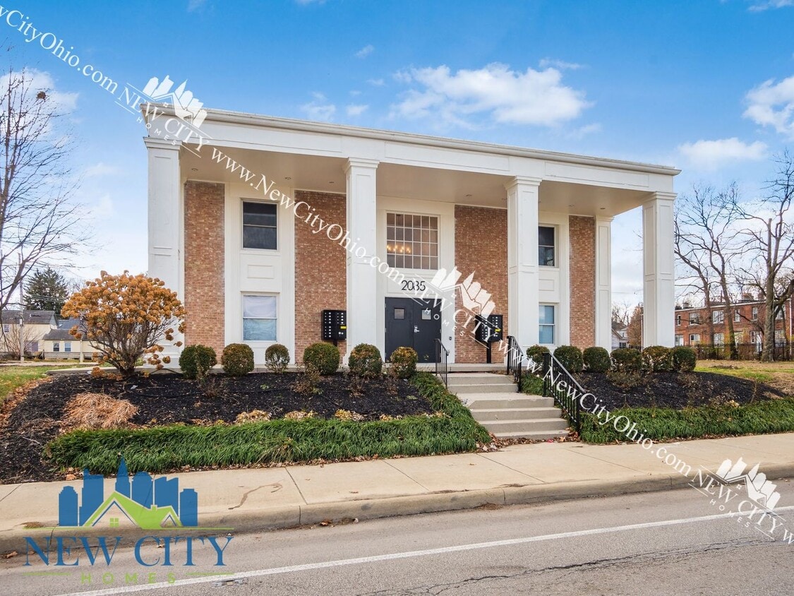 Primary Photo - 2085 Building - New Rennovated 1 & 2 bedrooms starting at $989!