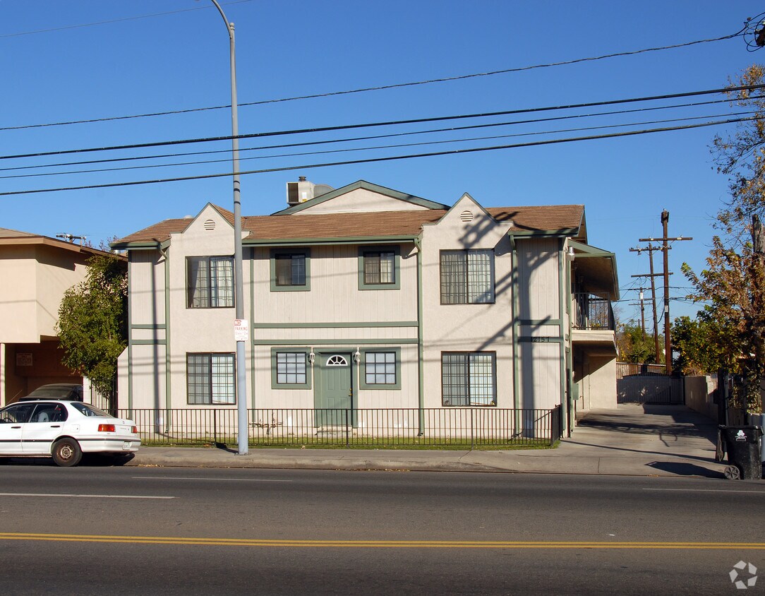 Foto del edificio - 12155-12157 Vanowen St