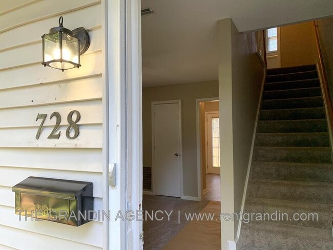 Foto del edificio - 728 Welton Ave SW