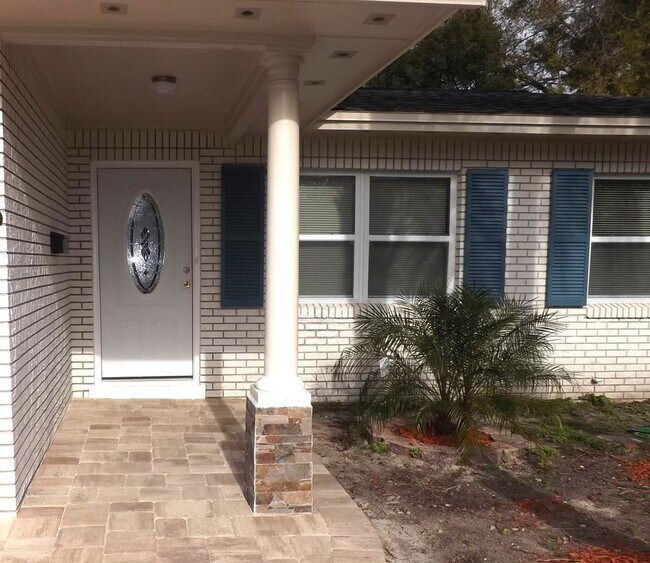 Building Photo - 4645 Praver Dr N