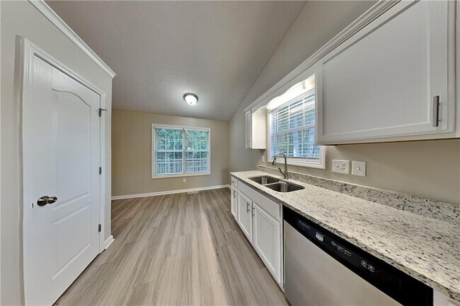 Foto del edificio - 132 Hickory View Ln