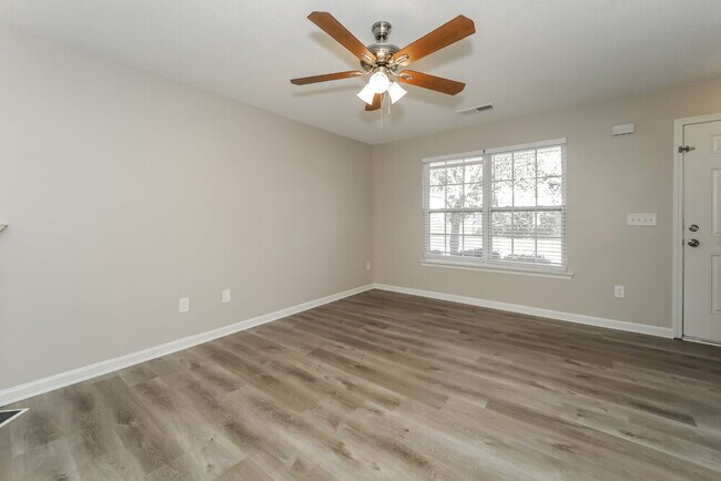 Building Photo - 229 Lossie Ln