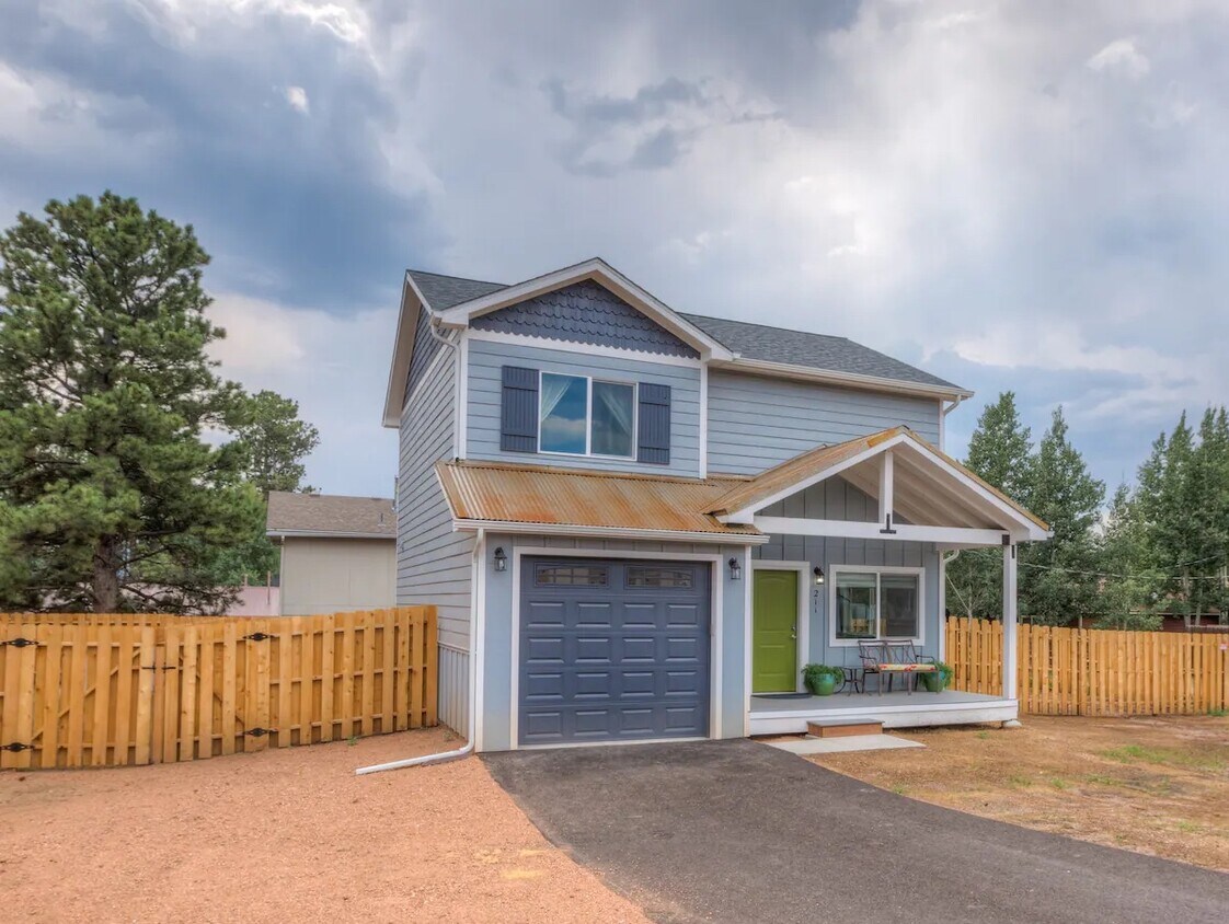 211 E Grace Ave, Woodland Park, CO 80863 House Rental in Woodland