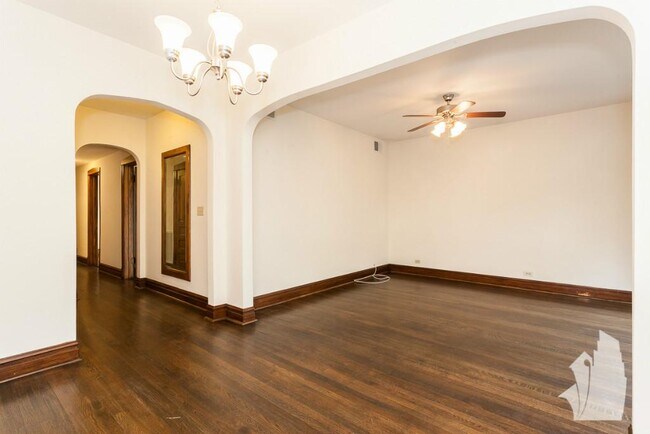 Foto del edificio - 3045 W Logan Blvd