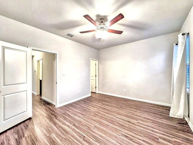 Building Photo - 152 Witchhazel Way