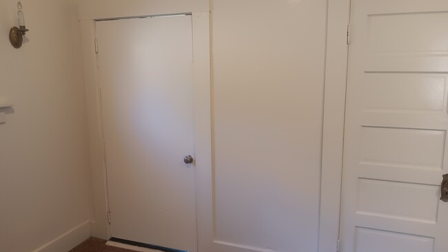 Building Photo - 501 Cypress Ave