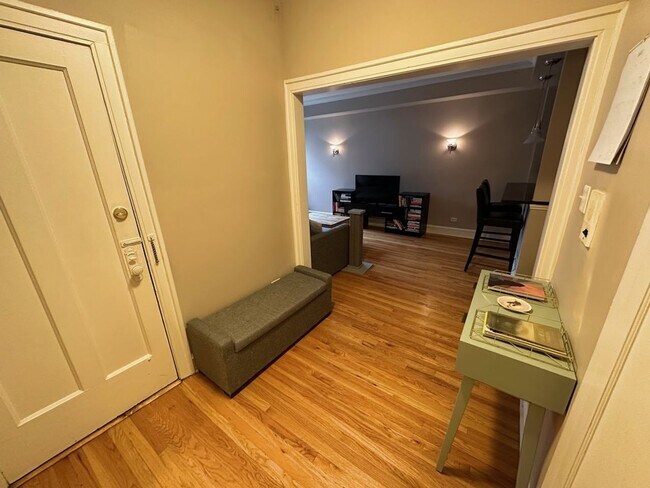 Foto del edificio - Oak Park Apartment!