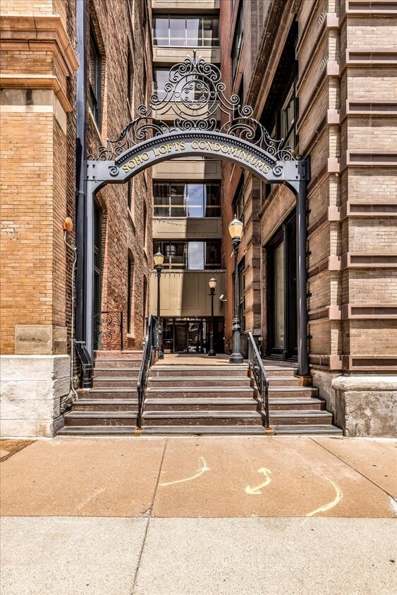Primary Photo - 304 W 8th St
