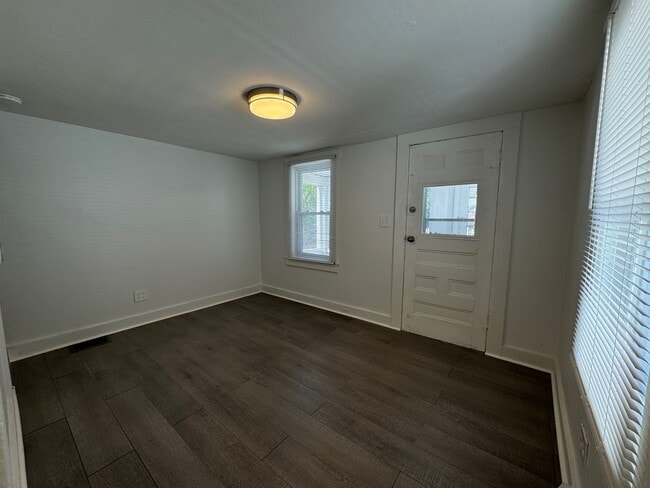 Building Photo - 23 Beauregard St