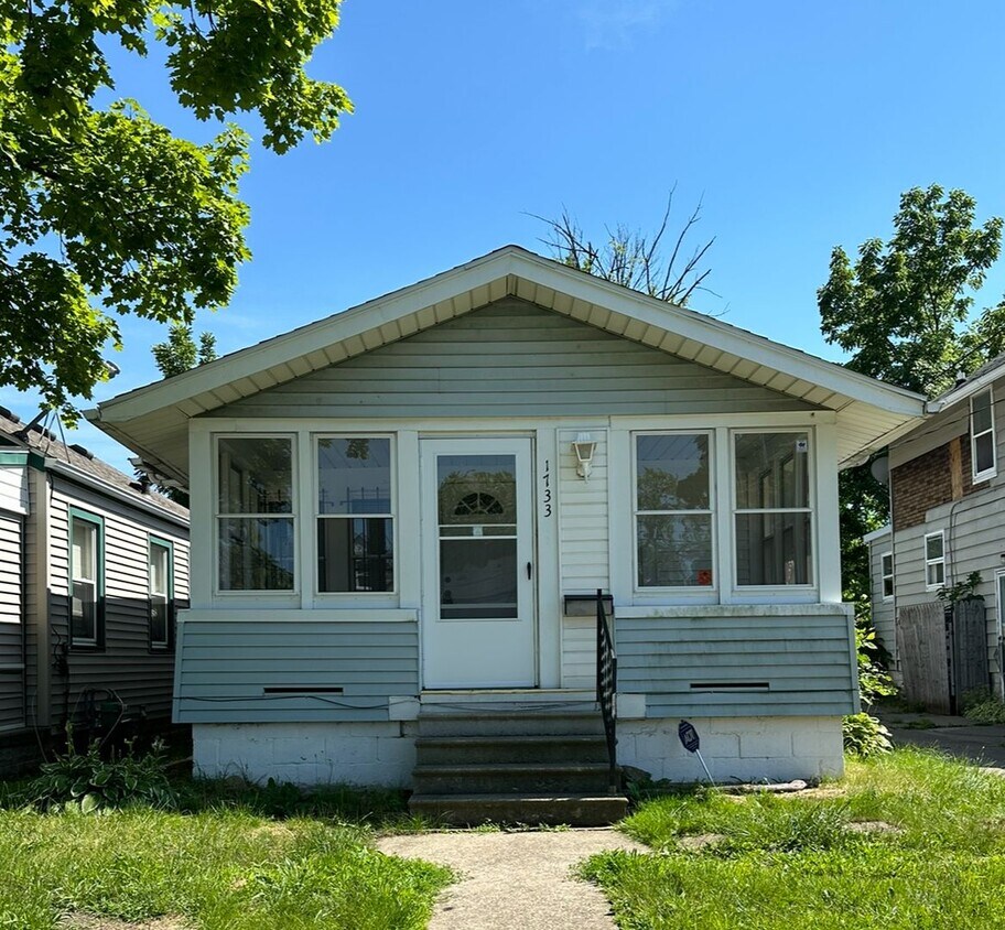 Foto principal - 2 bed 1 bath