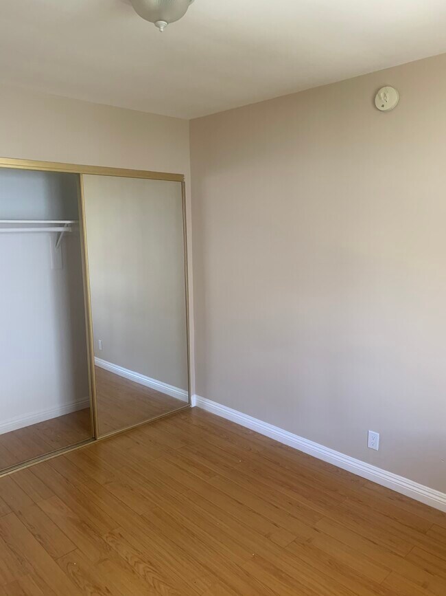 Bedroom - 13801 Sherman Way