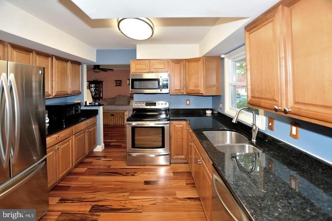 Building Photo - 12810 Melville Ln
