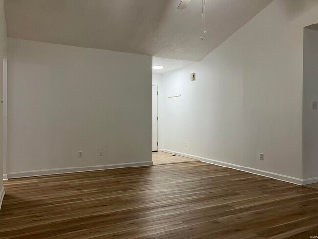 Foto del edificio - 7872 Sandalwood Dr