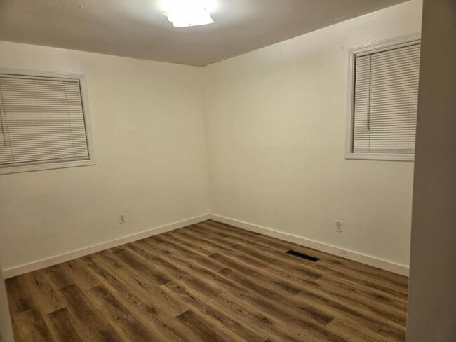 Foto del edificio - 4644 Broadhurst Dr