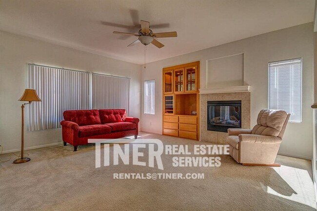 Foto del edificio - 3-Bedroom Home with Great Amenities and Ch...