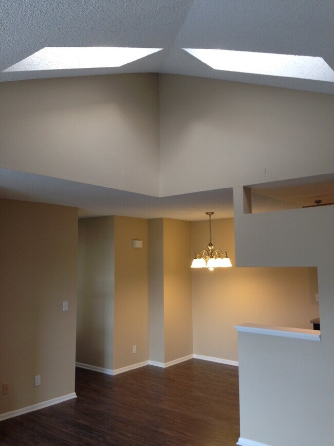 Foto del edificio - 2 Bedroom with Garage for Rent