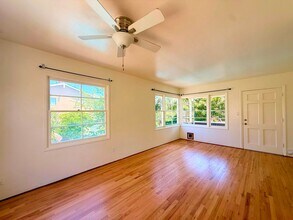 Building Photo - 4821 Del Mar Ave