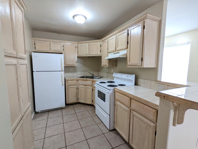 Kitchen - 741 Sonesta Dr