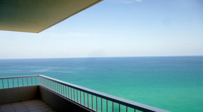Building Photo - 5510 N Ocean Dr