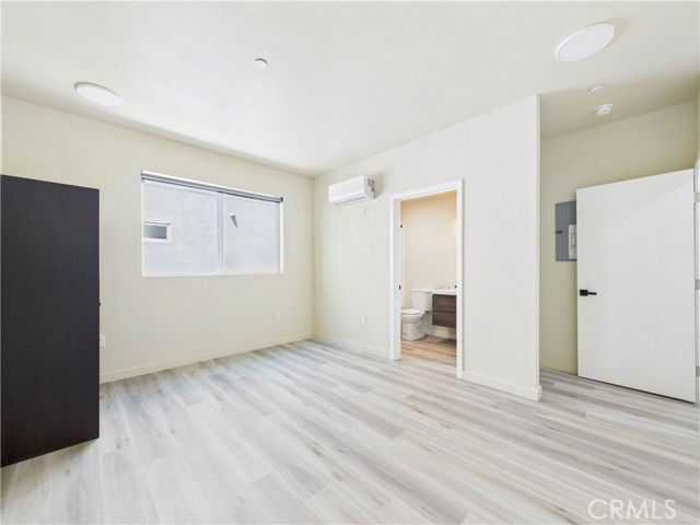 Foto del edificio - 8457 Langdon Ave