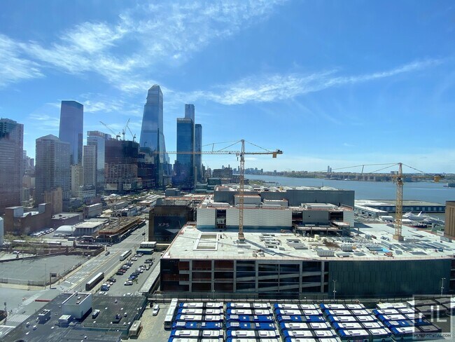 Building Photo - 620 W 42nd St